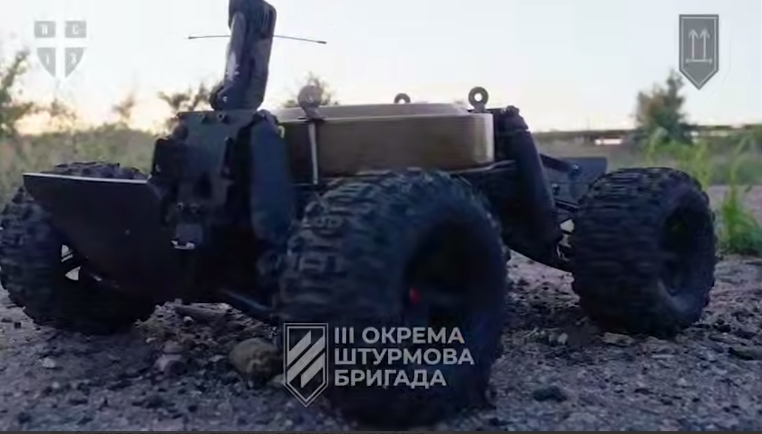 Україна вперше у світі провела повністю безпілотний штурм і взяла в полон російських солдатів Україна вперше у світі провела повністю безпілотний штурм і взяла в полон російських солдатів