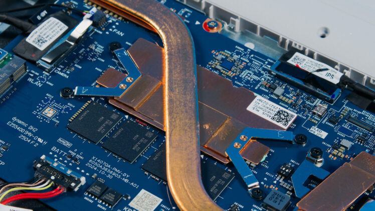 ASUS Vivobook 16 X1607Q