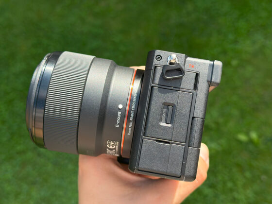 Form factor and control SONY A7C