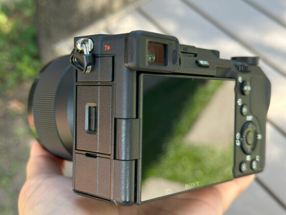 Form factor and control SONY A7C