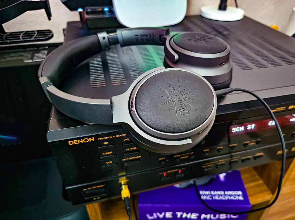 Kiwi Ardor Ears connected via 3.5mm Jack