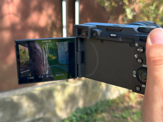 rotating screen SONY A7C