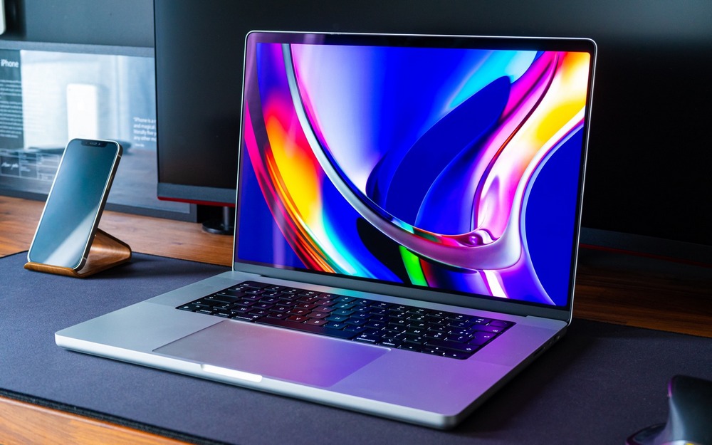 Apple OLED MacBook Pro Apple OLED MacBook Pro