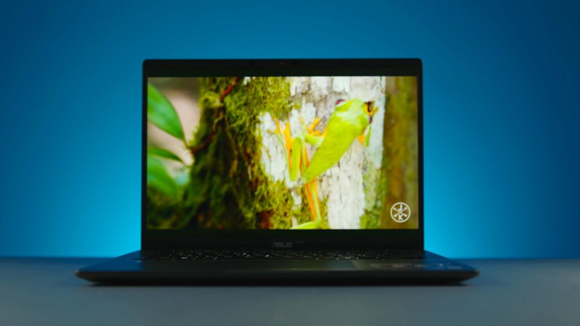 ASUS Vivobook S14 S3407QA display