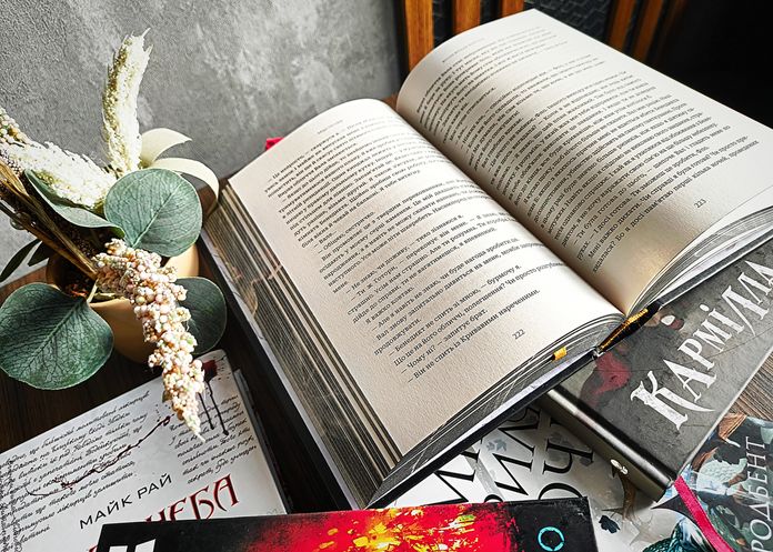 Не лає, але кусає: добірка моторошних, цікавих (і хтивих) книг про вампірів Не лає, але кусає: добірка моторошних, цікавих (і хтивих) книг про вампірів