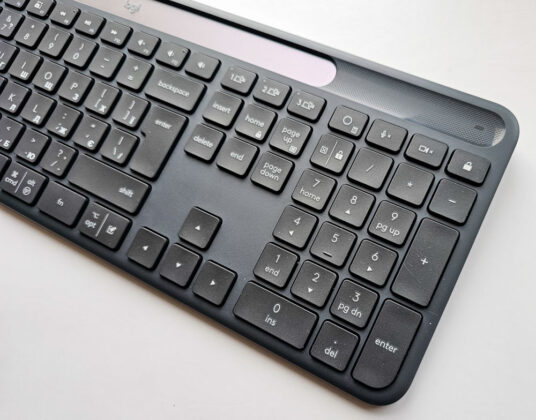 Logitech Signature Slim Solar+ K980