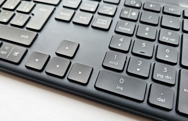 Logitech Signature Slim Solar+ K980