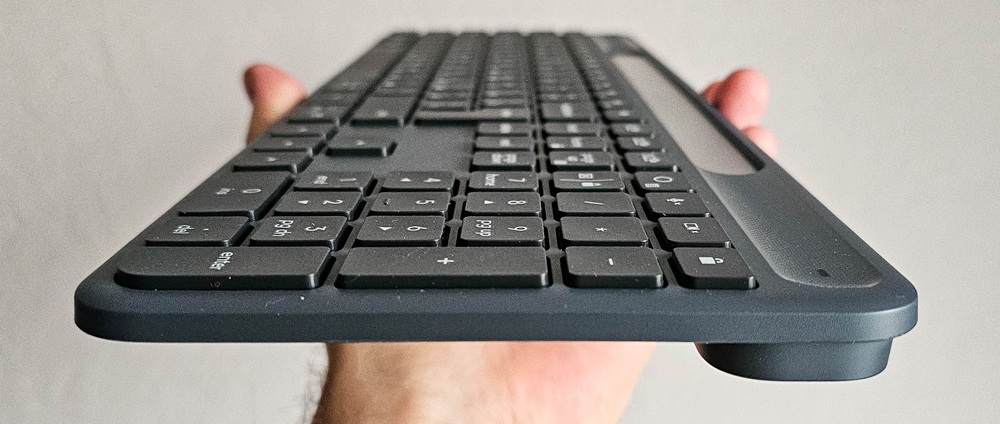 Logitech Signature Slim Solar+ K980 Logitech Signature Slim Solar+ K980