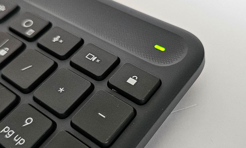 Logitech Signature Slim Solar+ K980