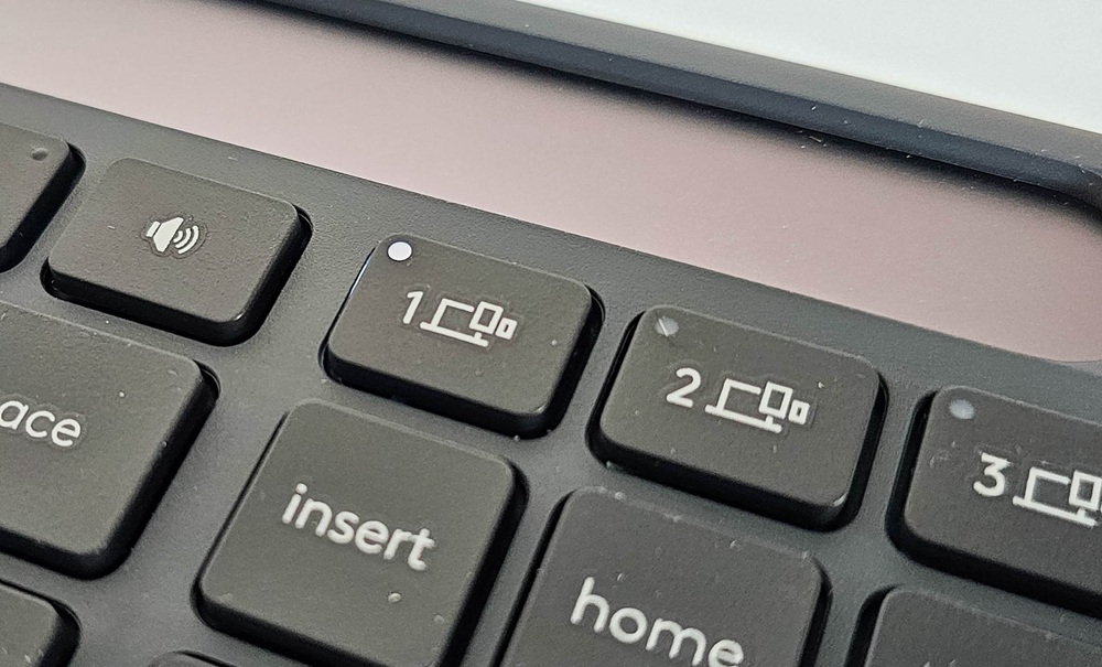 Logitech Signature Slim Solar+ K980