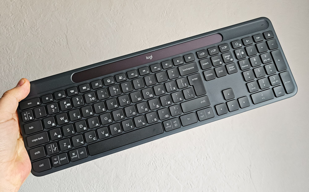 Logitech Signature Slim Solar+ K980 Logitech Signature Slim Solar+ K980
