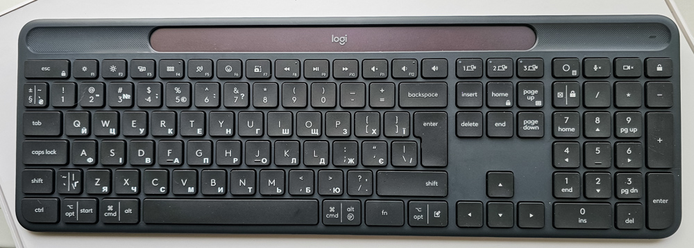 Logitech Signature Slim Solar+ K980 Logitech Signature Slim Solar+ K980