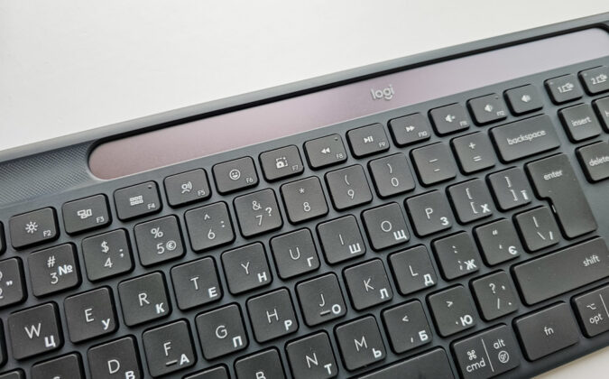 Logitech Signature Slim Solar+ K980