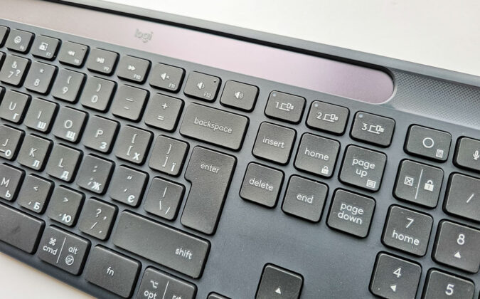 Logitech Signature Slim Solar+ K980