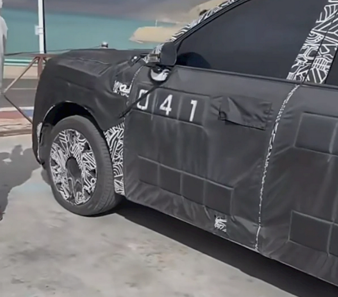 Голову Xiaomi помітили під час тестування секретного SUV у горах