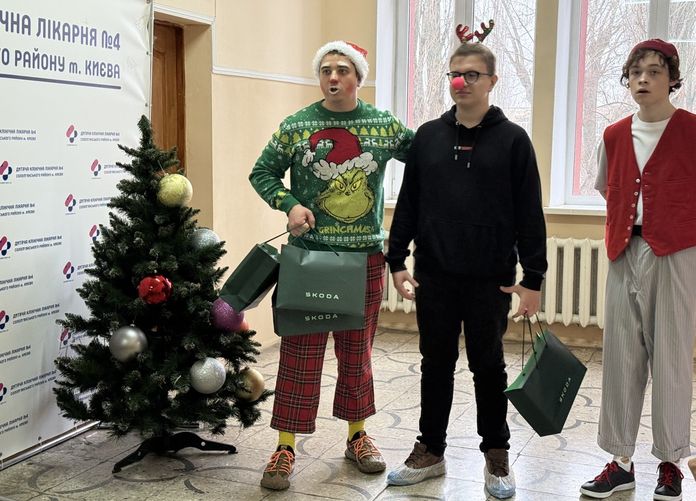 Єврокар організувала святкові візити у лікарні та дитбудинки до Дня Святого Миколая Єврокар організувала святкові візити у лікарні та дитбудинки до Дня Святого Миколая