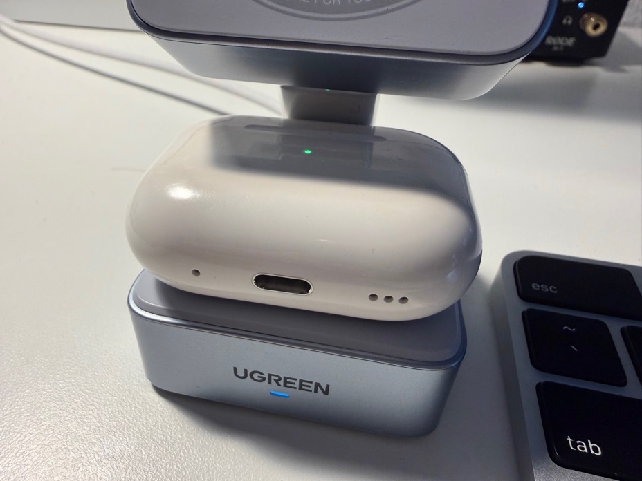 Стенд та пауербанк Ugreen: MagFlow 2-in-1 Wireless Charger та MagFlow Magnetic Power Bank Стенд та пауербанк Ugreen: MagFlow 2-in-1 Wireless Charger та MagFlow Magnetic Power Bank