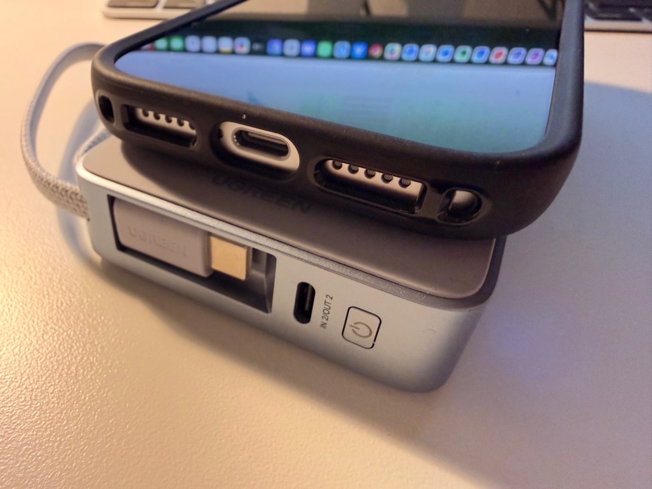 Стенд та пауербанк Ugreen: MagFlow 2-in-1 Wireless Charger та MagFlow Magnetic Power Bank Стенд та пауербанк Ugreen: MagFlow 2-in-1 Wireless Charger та MagFlow Magnetic Power Bank