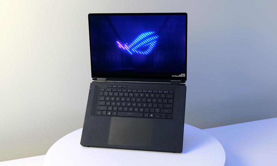 ASUS ROG Zephyrus Duo ASUS ROG Zephyrus Duo