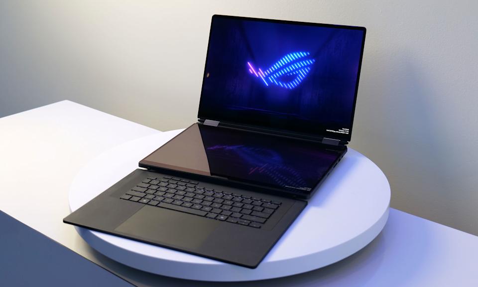 ASUS ROG Zephyrus Duo ASUS ROG Zephyrus Duo