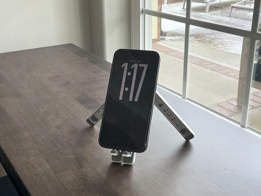Smartphone placed vertically on the ORICO PN-1 stand