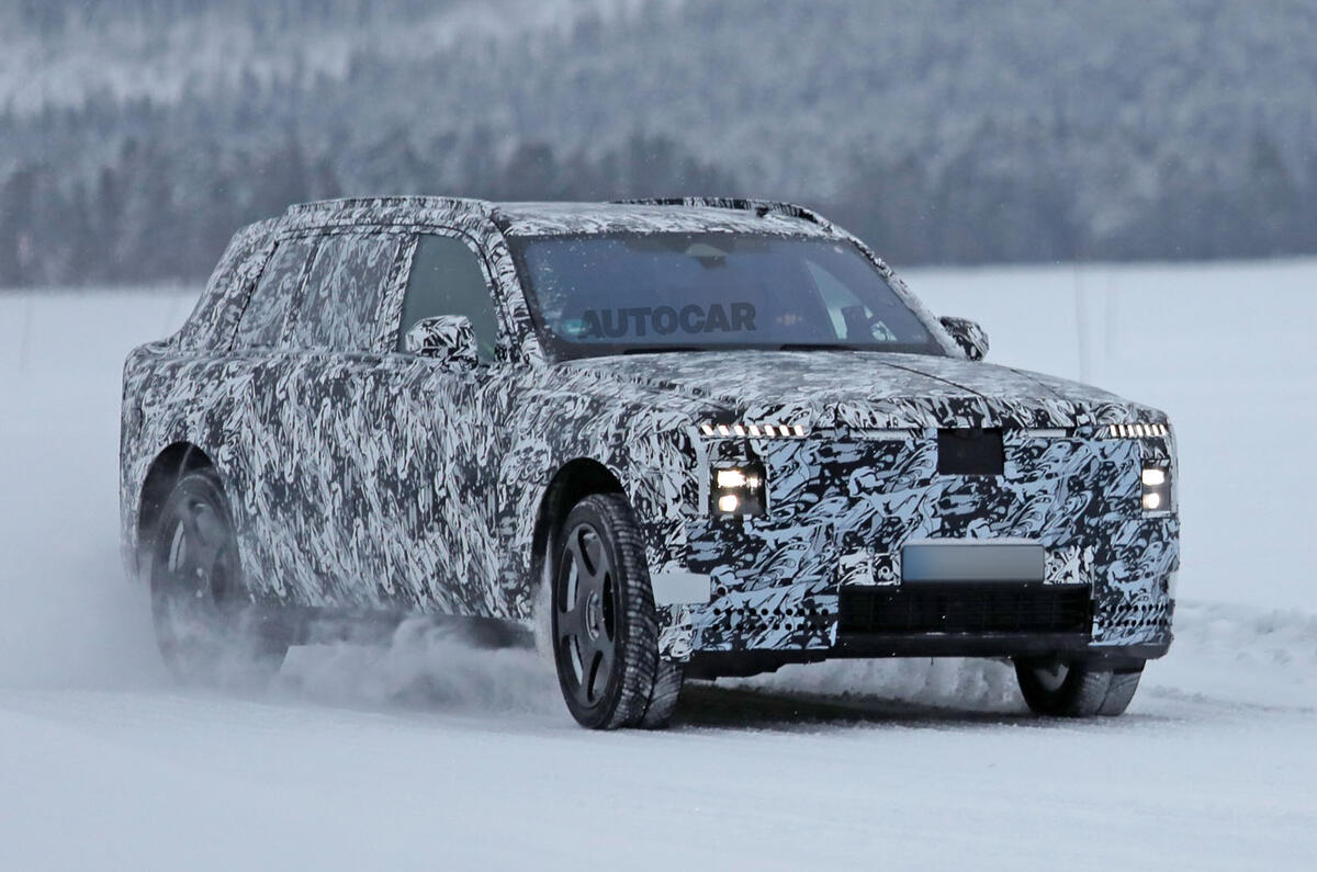 Великий флагманський електричний SUV Rolls-Royce тестують у суворих умовах Великий флагманський електричний SUV Rolls-Royce тестують у суворих умовах
