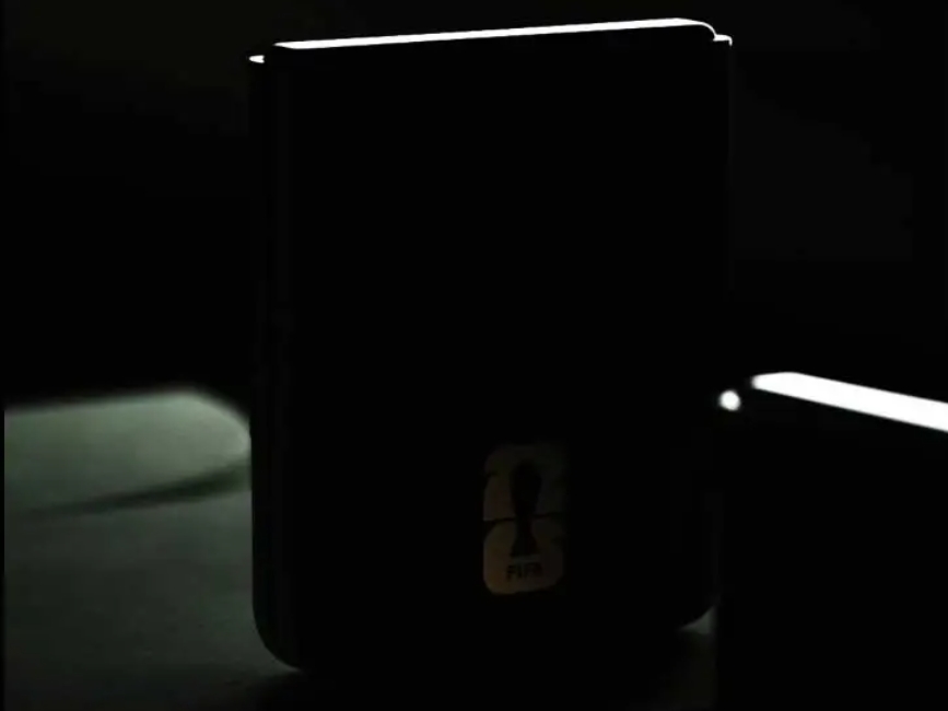 Футбол, темрява і Razr: Motorola інтригує спецверсією смартфона до ЧС-2026 Футбол, темрява і Razr: Motorola інтригує спецверсією смартфона до ЧС-2026
