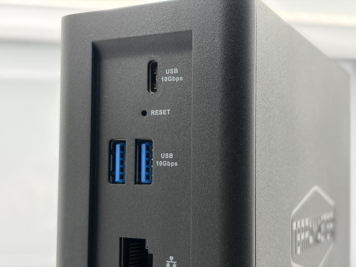 TerraMaster F4 SSD TerraMaster F4 SSD