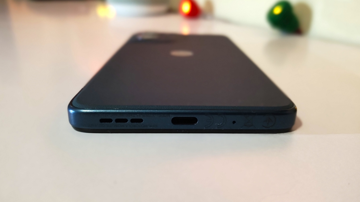 Motorola Moto G06 Power bottom edge
