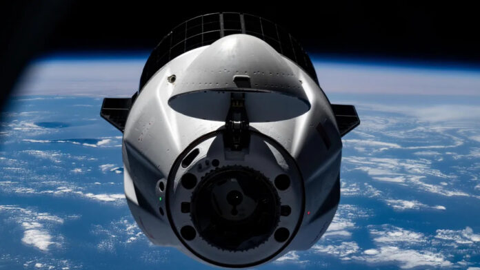 SpaceX robotic CRS-33 Dragon cargo capsule
