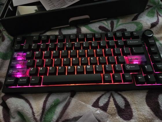 RGB backlighting YUNZII RT75 PRO