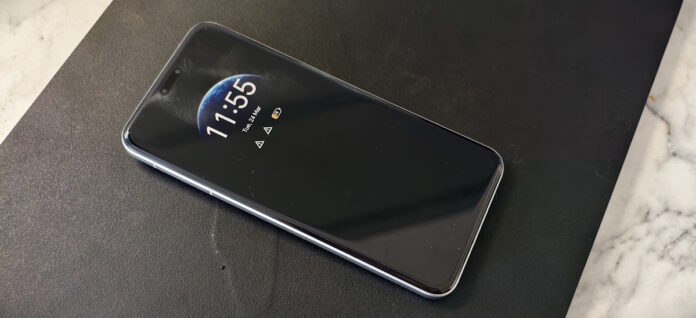 Honor Magic 7 Pro front-facing camera cutout