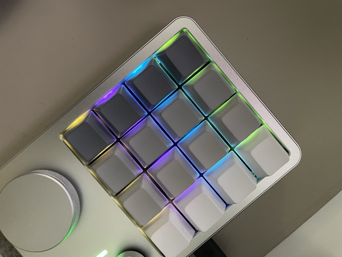 KiiBOOM Cybrix 16 Review: A Premium Macropad for Power Users