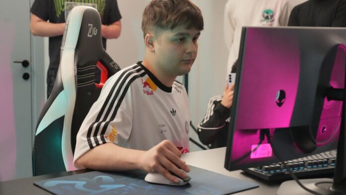 Guinness World Record with Logitech Pro X2 Superstrike