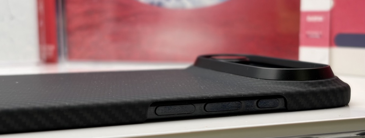 Pitaka iPhone Air Case in Lucid Blue, Black/Grey Pitaka iPhone Air Case in Lucid Blue, Black/Grey