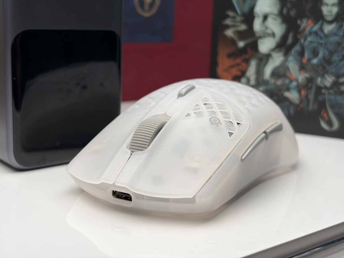SteelSeries Aerox 3 Wireless Gen 2 and QcK XXL