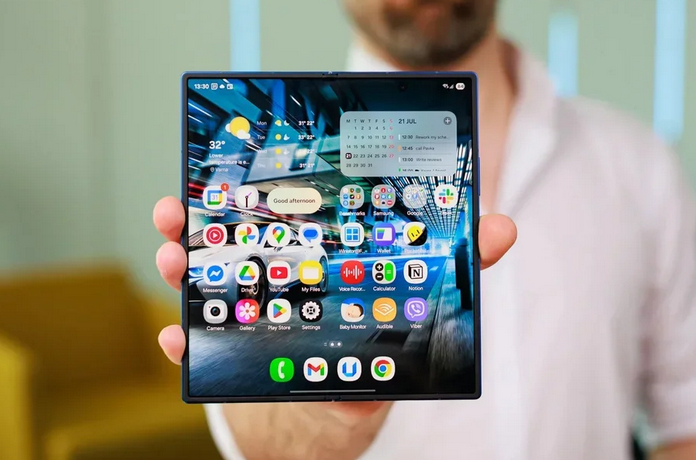 Samsung Galaxy Fold 8 Wide