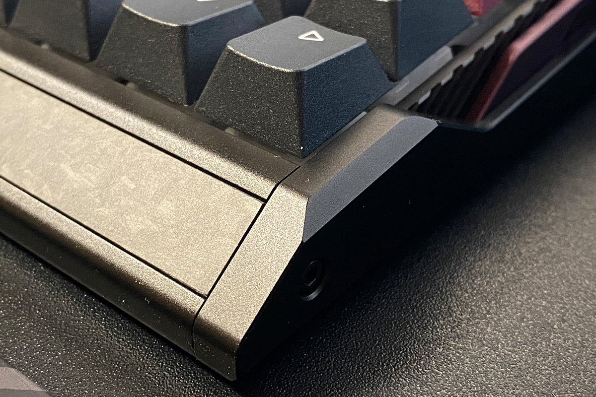 IQUNIX EV63