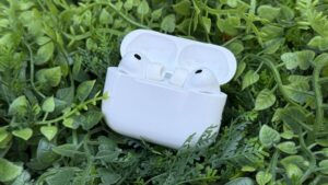 Apple поставила на паузу розробку AirPods Pro з камерами - Root