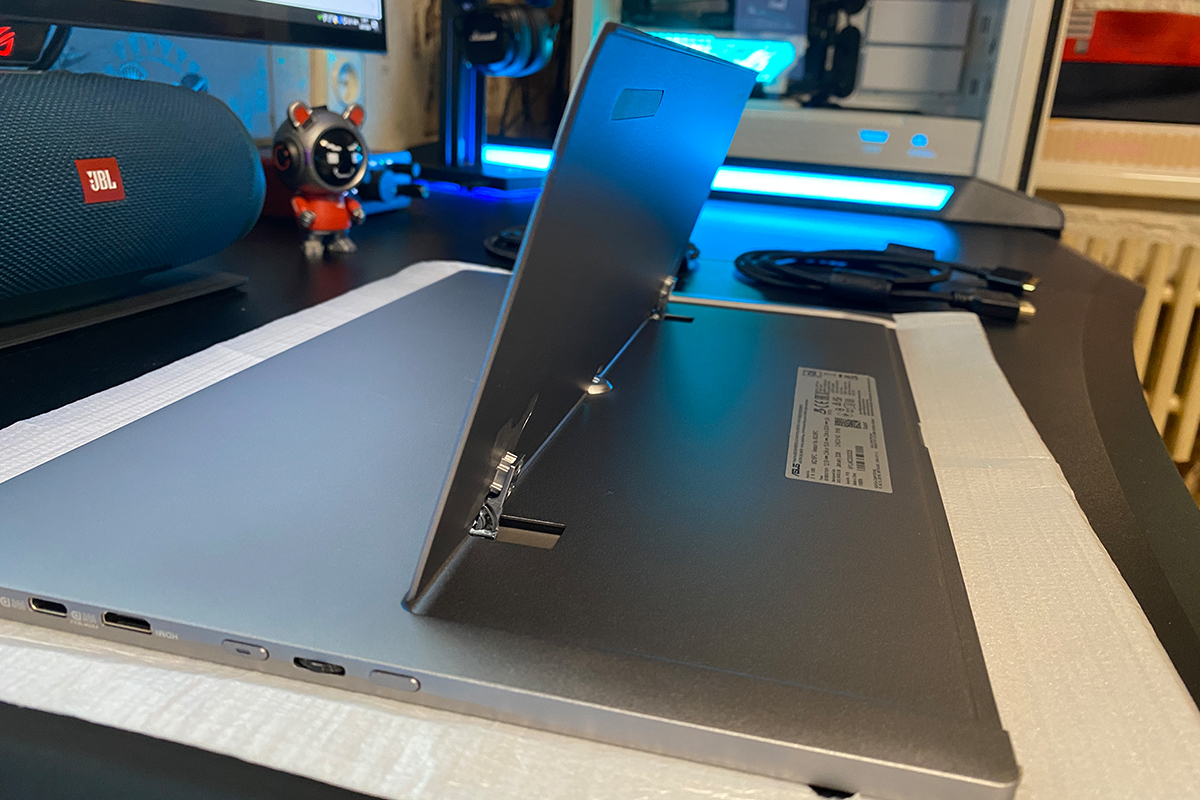 ASUS ZenScreen OLED MQ16FC