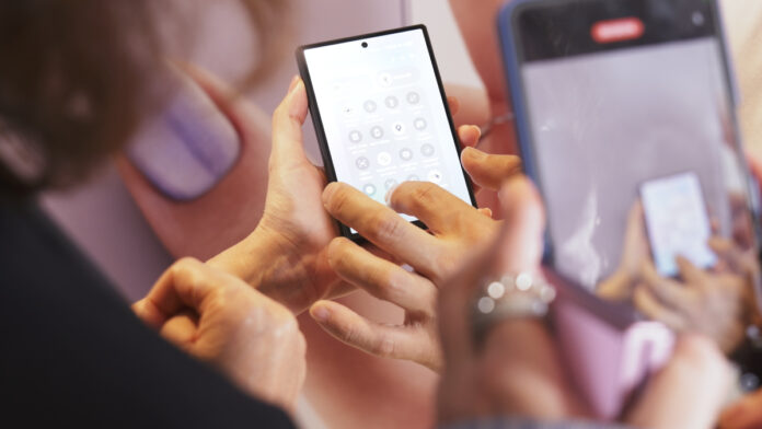 Samsung Galaxy Fold8 Samsung Galaxy Fold8