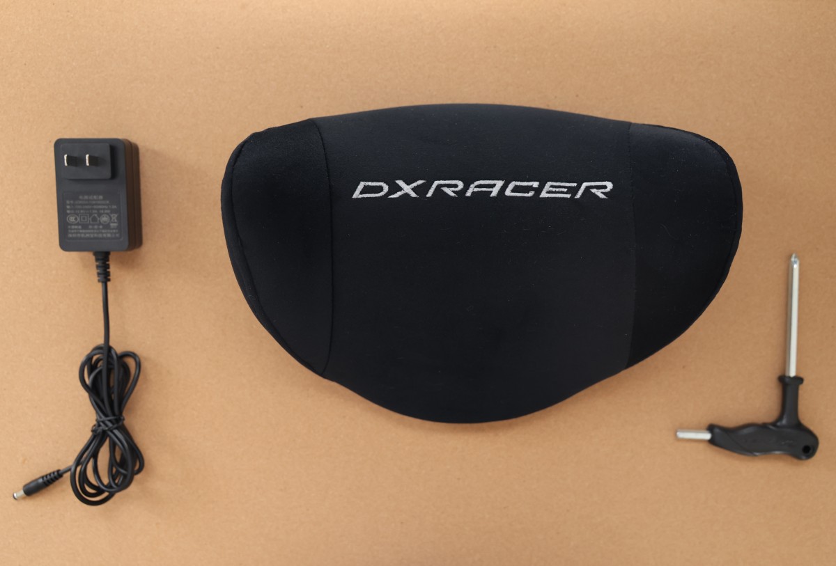 DXRacer Martian Pro XL accessories