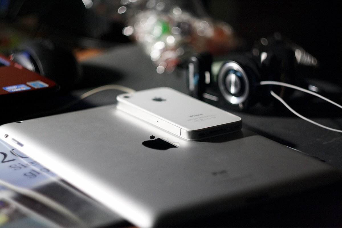 Apple iPhone 4S і iPad 2 Apple iPhone 4S і iPad 2