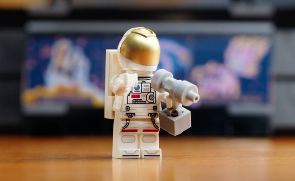 LEGO Icons Hubble Space Telescope LEGO Icons Hubble Space Telescope