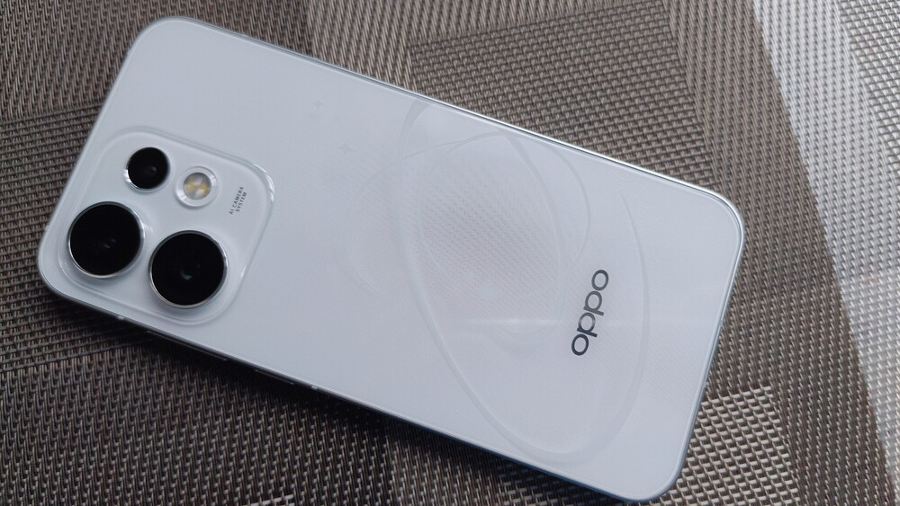 OPPO Reno16