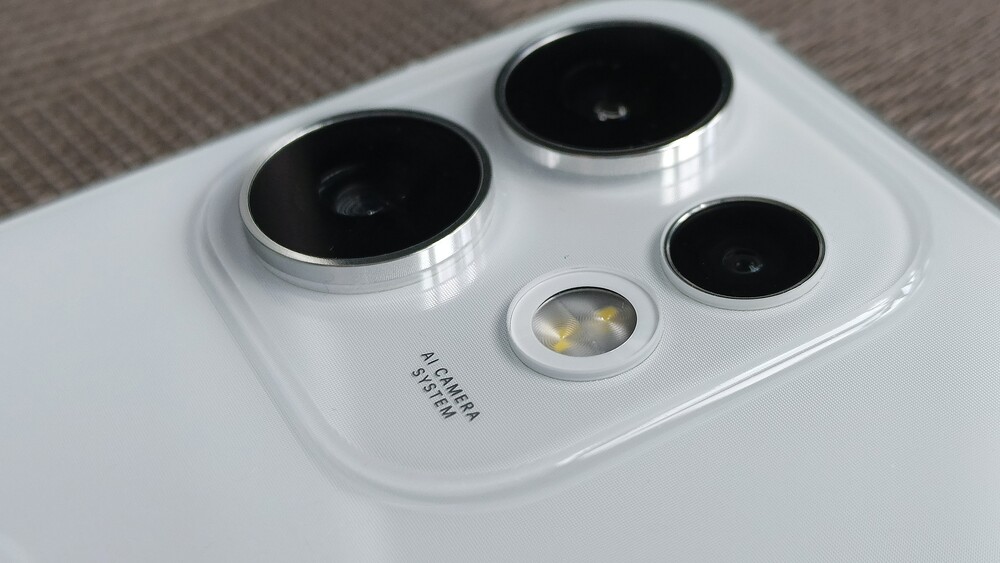 OPPO Reno16