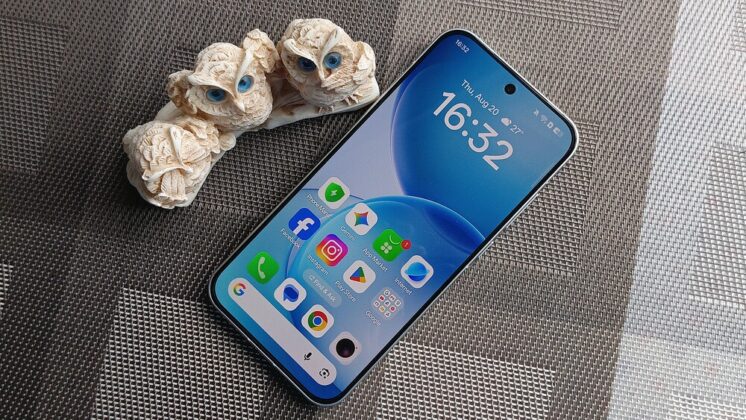 OPPO Reno16