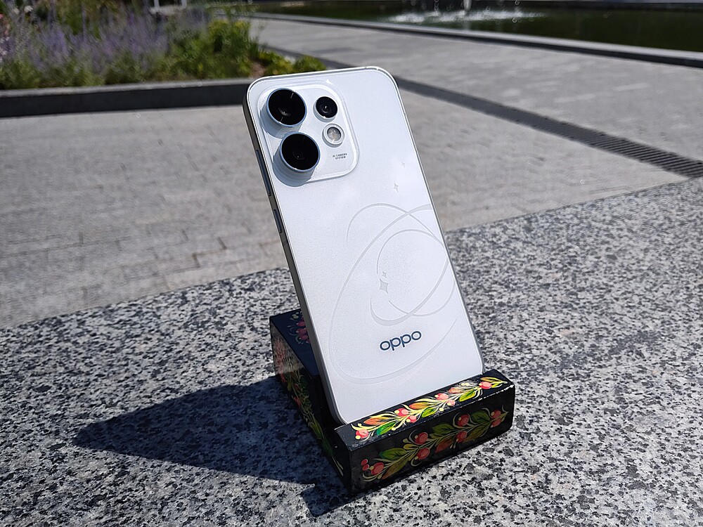 OPPO Reno16