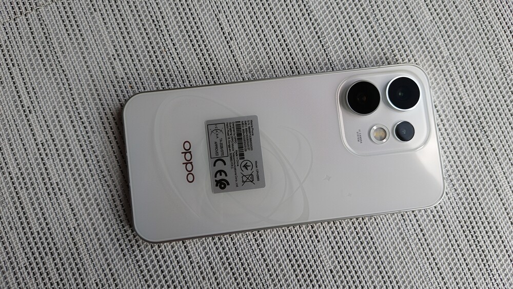 OPPO Reno16
