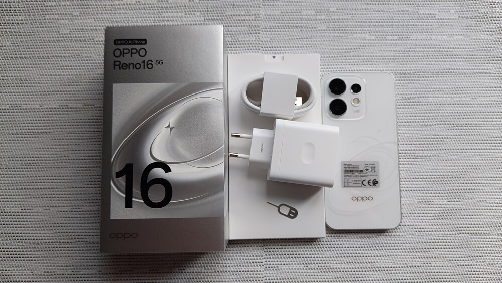 OPPO Reno16